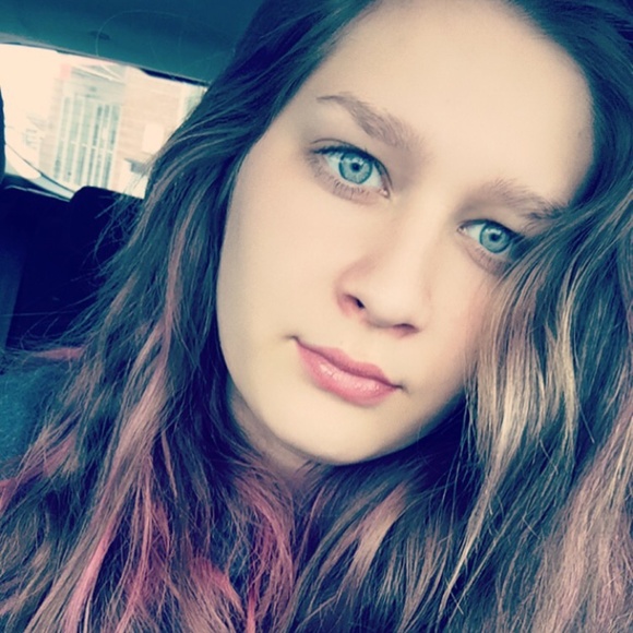 Meet your Posher, Dana - Picture 1 of 3